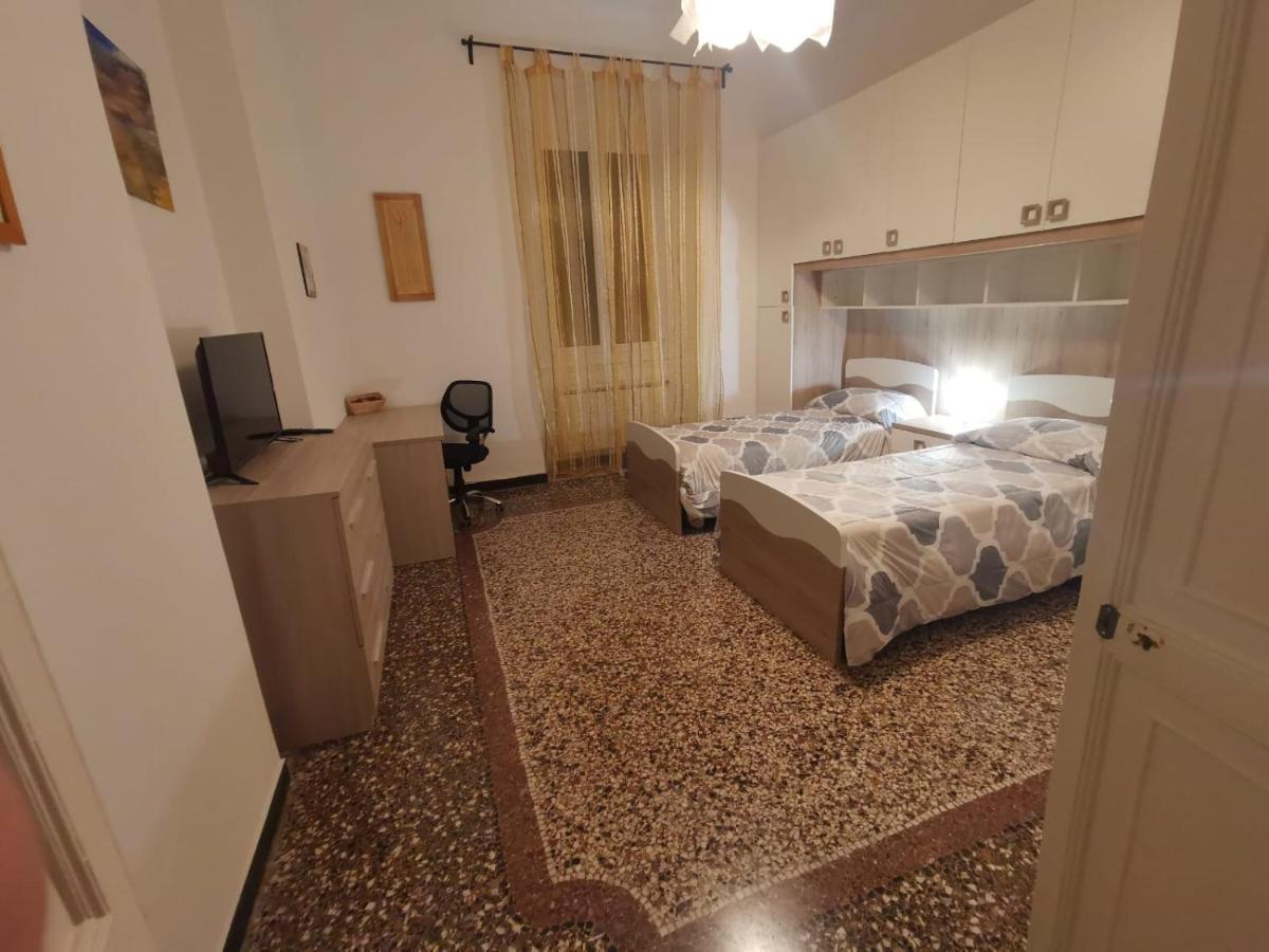 Wow Home - 175 Mq - Posteggio Privato - Davanti Porto Traghetti - Fino A 10 Posti Letto Genova Exterior foto