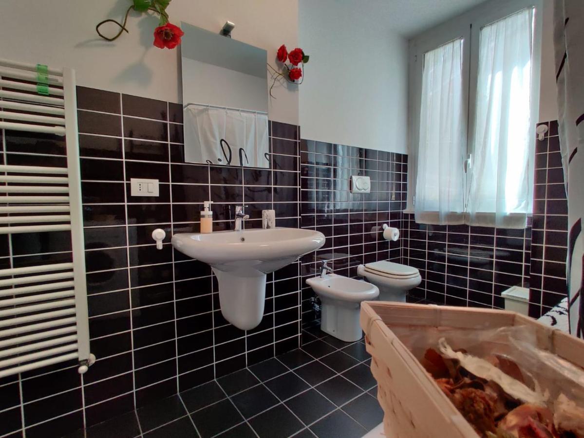 Wow Home - 175 Mq - Posteggio Privato - Davanti Porto Traghetti - Fino A 10 Posti Letto Genova Exterior foto